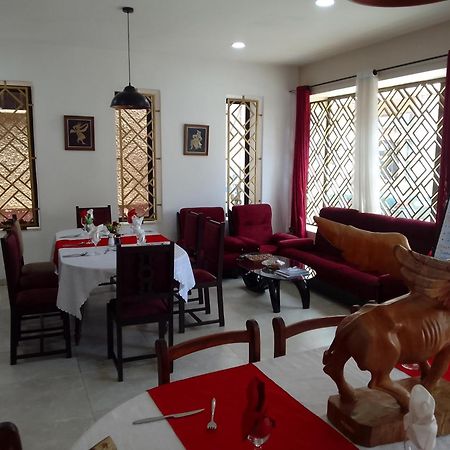 Radama Hotel Antananarivo Buitenkant foto